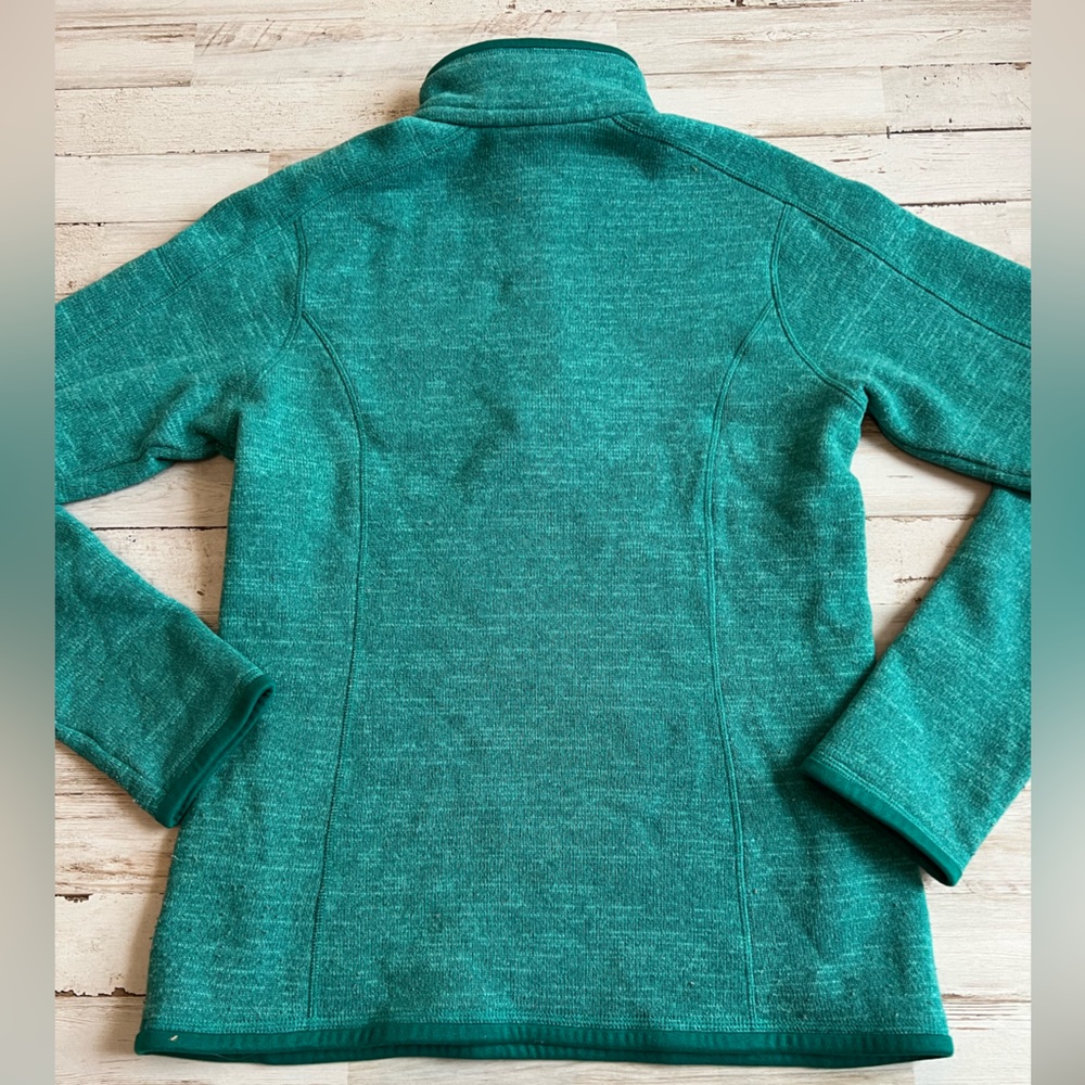 Green Patagonia pullover size small. Good condition